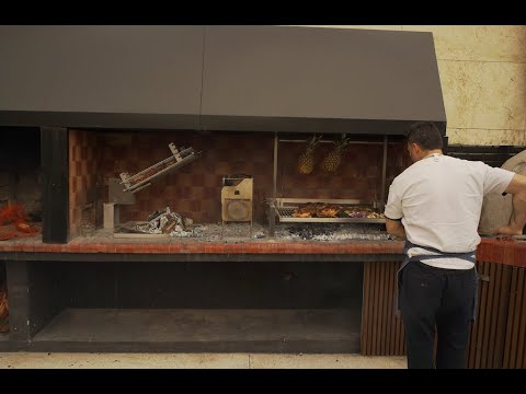 Load and play video in Gallery viewer, Tagwood BBQ Insert Style Argentine Santa Maria Wood Fire &amp; Charcoal Gaucho Grill without firebricks | BBQ09SS
